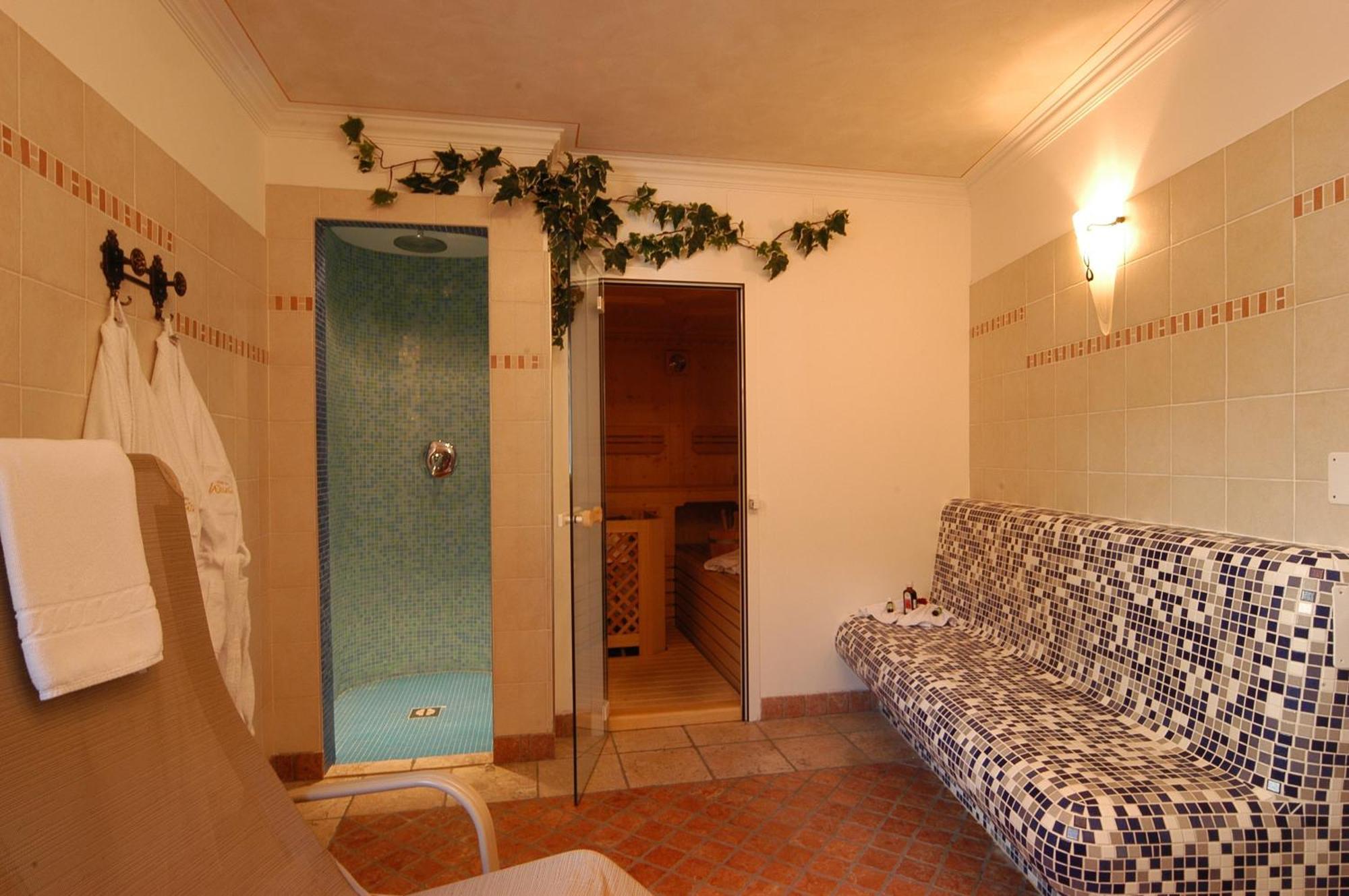 Garni Hotel And Apartments Wildbach Selva di Val Gardena Exterior foto