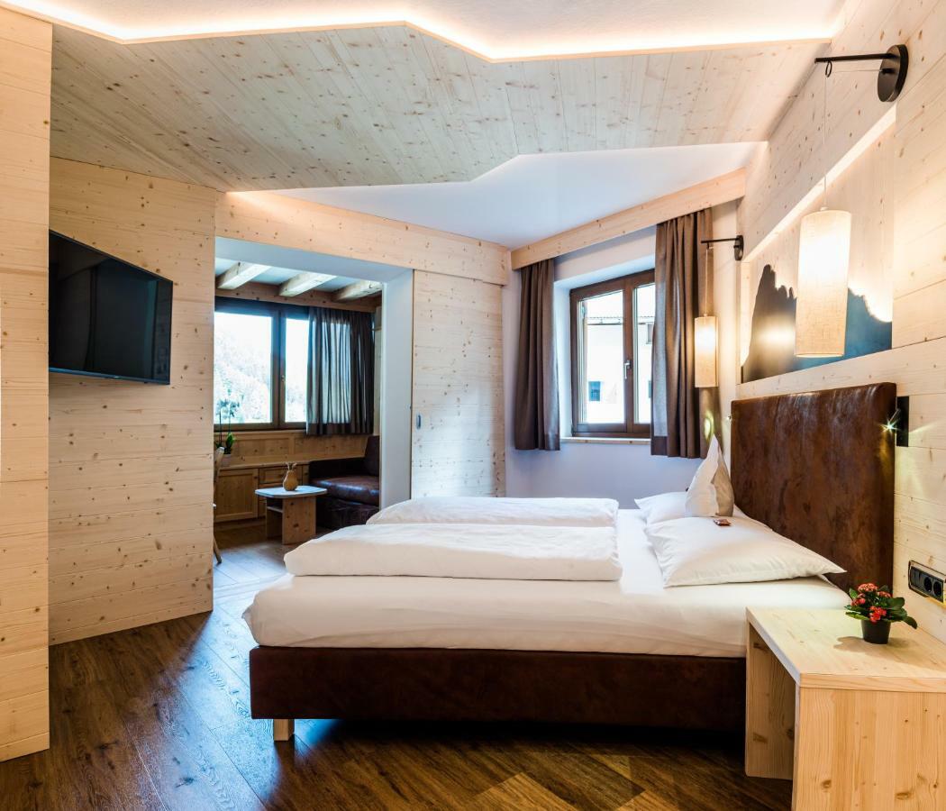 Garni Hotel And Apartments Wildbach Selva di Val Gardena Exterior foto